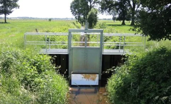 Water barrier in the cavern field